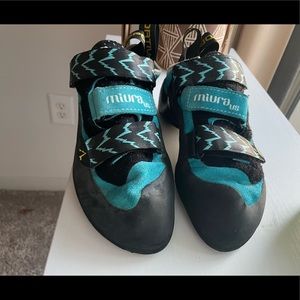 Only wore them twice before I realized they are way too small for me!